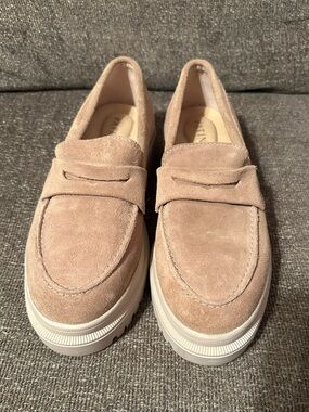 Patina Beautiful Beige Suede Loafers Butter Soft Extremely Comfortable, New